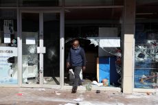 Wat is banke se verantwoordelikheid om geplunderde ondernemings te ondersteun?