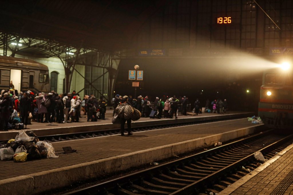 Ukrainians stream over the borders as evacuations from besieged cities begin - Vimarsana News