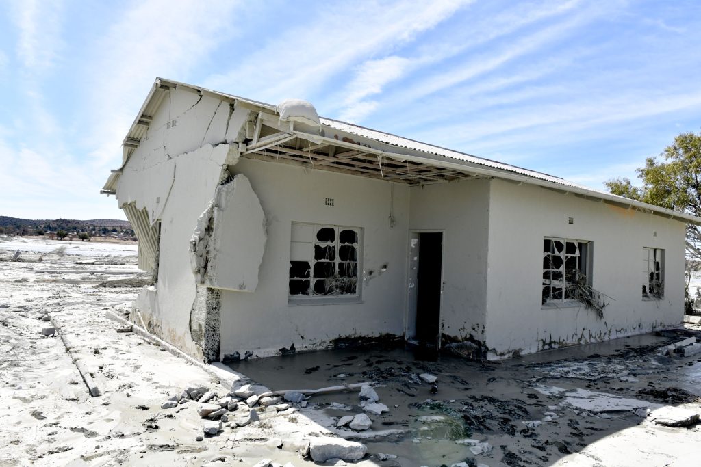 Collapsed dam wall leaves hundreds displaced in Free State - Vimarsana News
