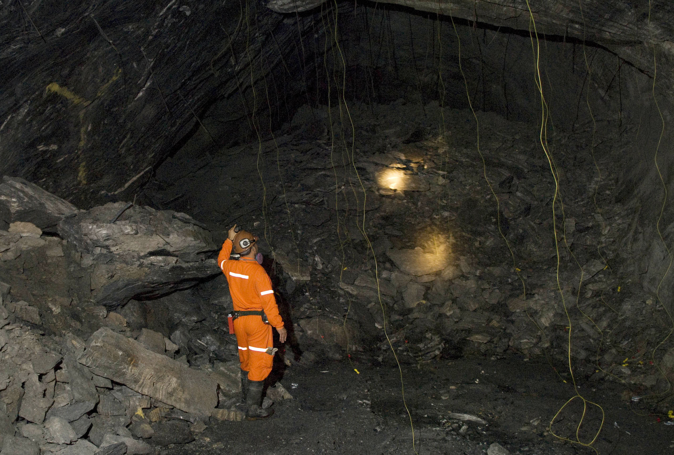 Unions sign wage deal with AngloGold Ashanti - Moneyweb
