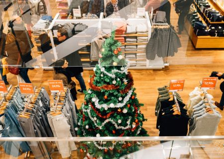 Ten thrifty tips for eleventh-hour Christmas gift shopping