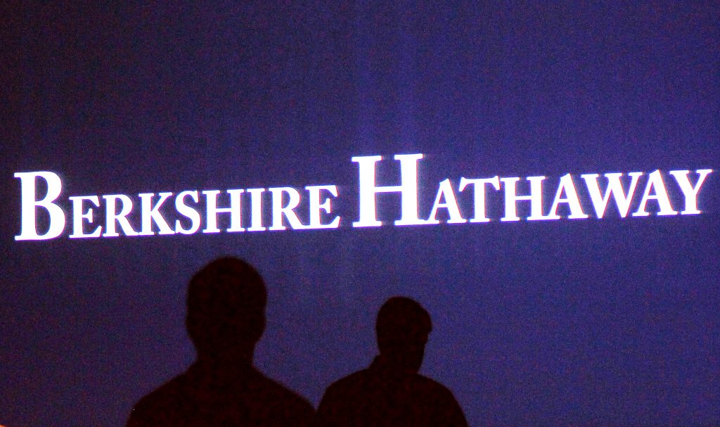 Buffett's cash hits record $157bn amid scarce deals - Vimarsana News