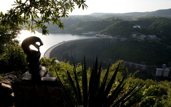 The Kariba Dam, a hydroelectric dam in the Kariba Gorge of the Zambezi river basin between Zambia and Zimbabwe.
Image: GettyImagesJekesai Njikizana/AFP via Getty Images