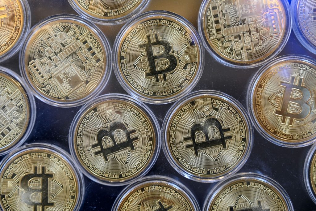 Bitcoin surges as the bulls return - Vimarsana News
