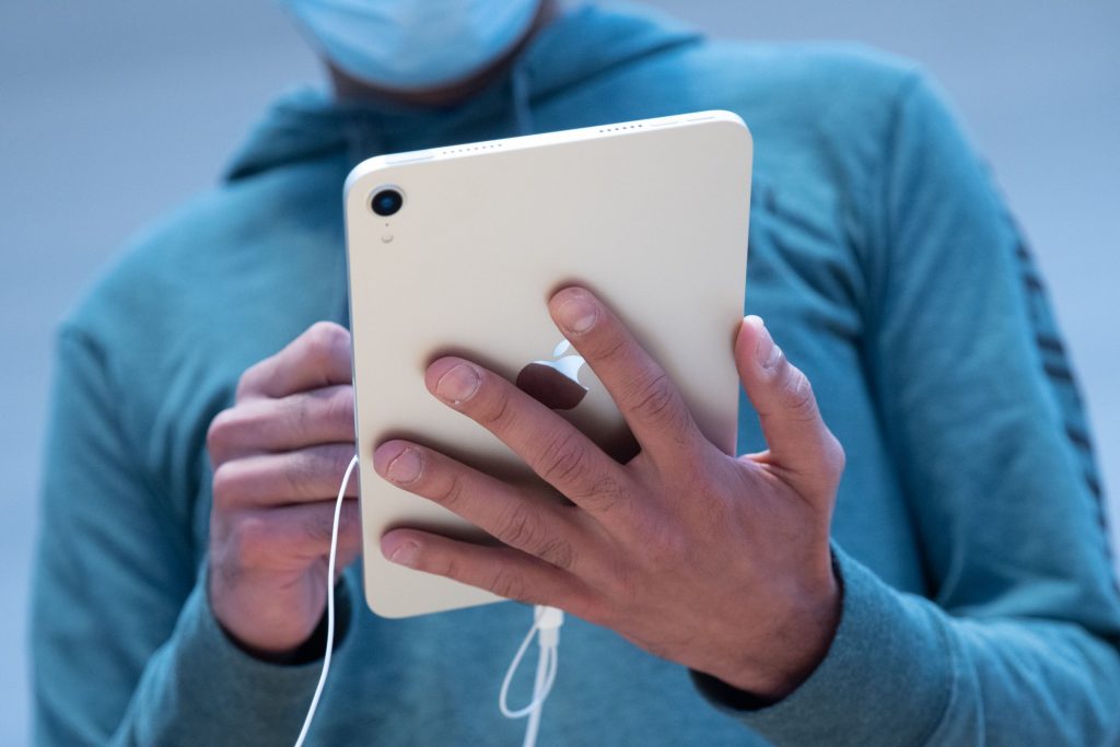 Apple proves yet again why it's seen as safe haven - Vimarsana News