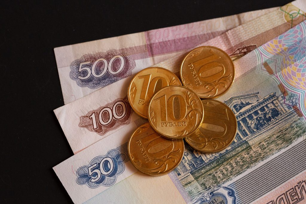 Rouble surges to 7-year high as gas buyers bend to Putin's will - Vimarsana News
