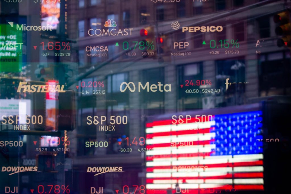 Stocks fall amid growth worries stoked by Apple: markets wrap - Vimarsana News