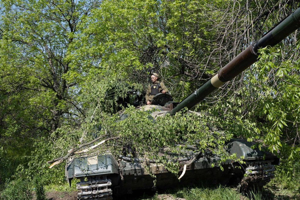 Ukraine latest: US senator delays aid vote; Russia eyes border - Vimarsana News