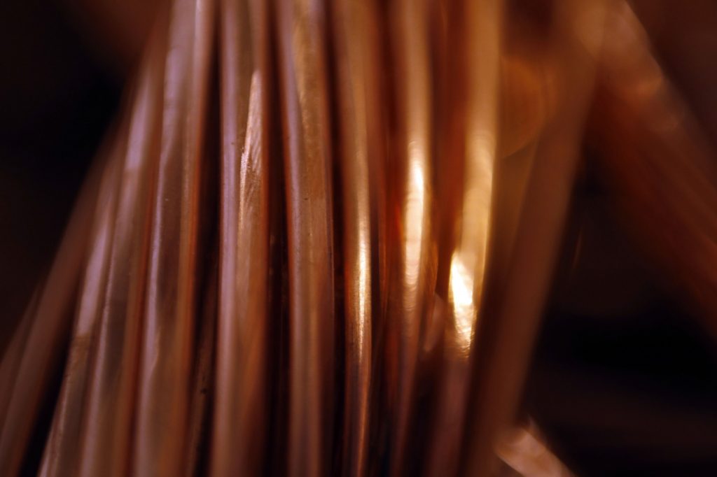 Copper wavers near $9 000 after fear-filled week for metals - Vimarsana News