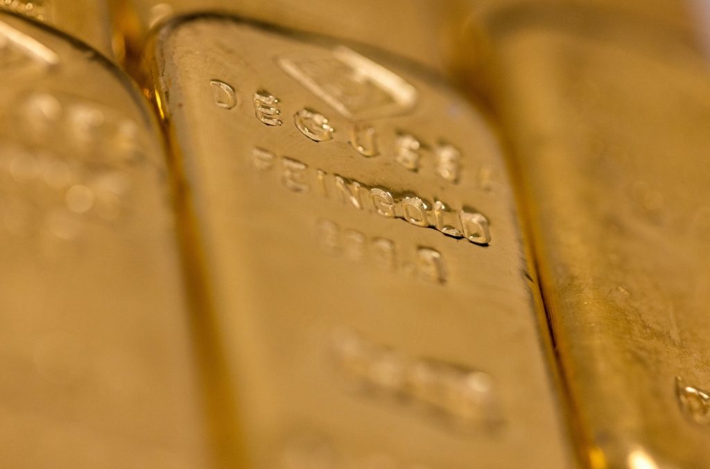 Gold's haven appeal burnished by drumbeat of growth warnings - Vimarsana News