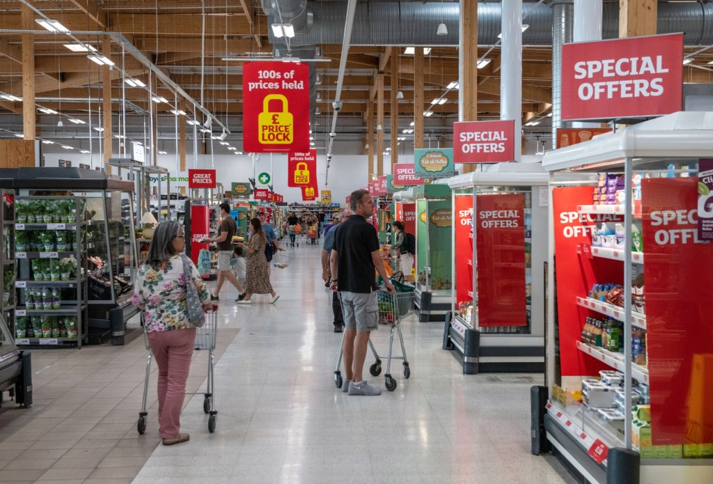 UK inflation at new 40-year high worsens living standards crisis - Vimarsana News