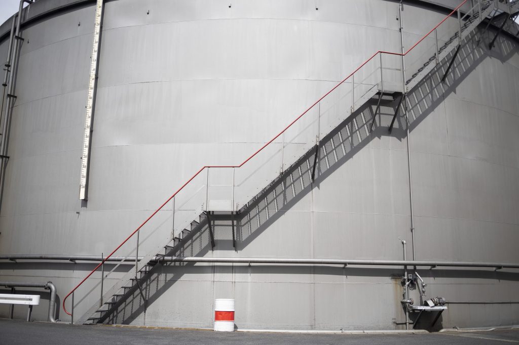 Oil set for weekly gain on tighter supply before Powell speech - Moneyweb