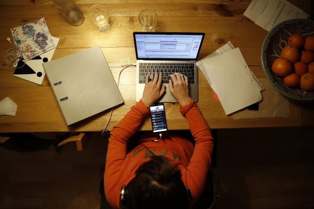 Remote work killed the office but not the 9-to-5 workday - Vimarsana News