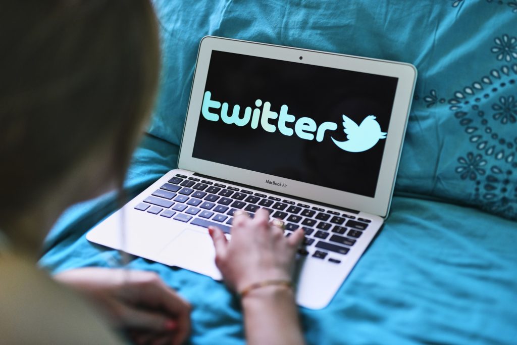 Twitter shareholders approve Musk's $44bn buyout as trial looms - Vimarsana News