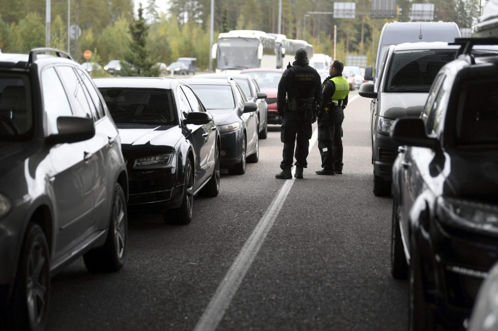 Russian exodus grows amid fears Kremlin may restrict borders - Vimarsana News