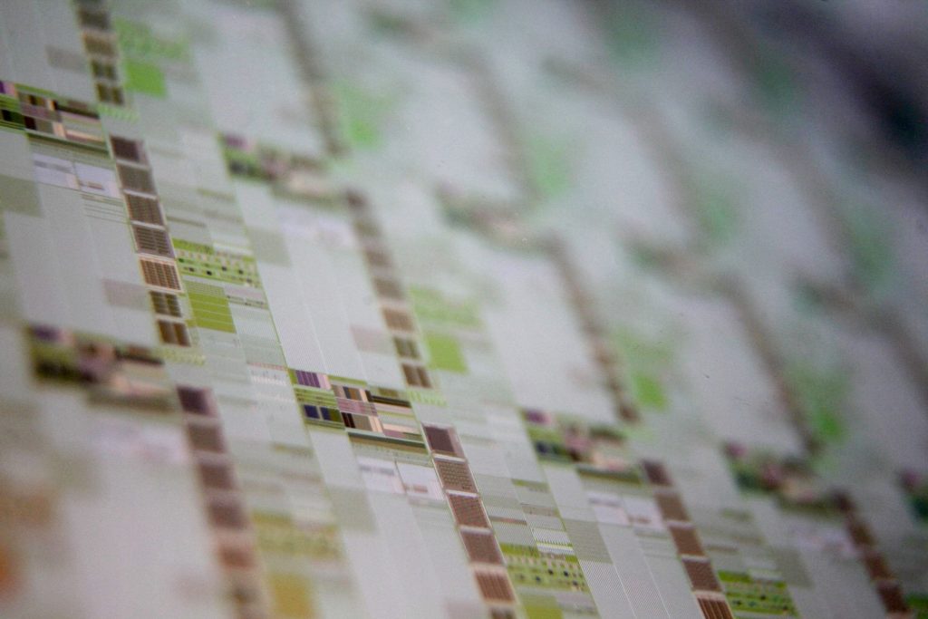 Global chip stocks tumble as Biden expands technology curbs - Vimarsana News