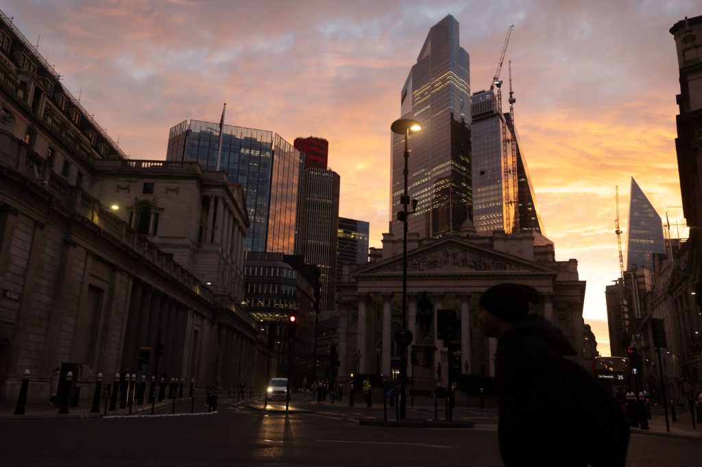UK pension funds selling stokes fear across global bond markets - Vimarsana News