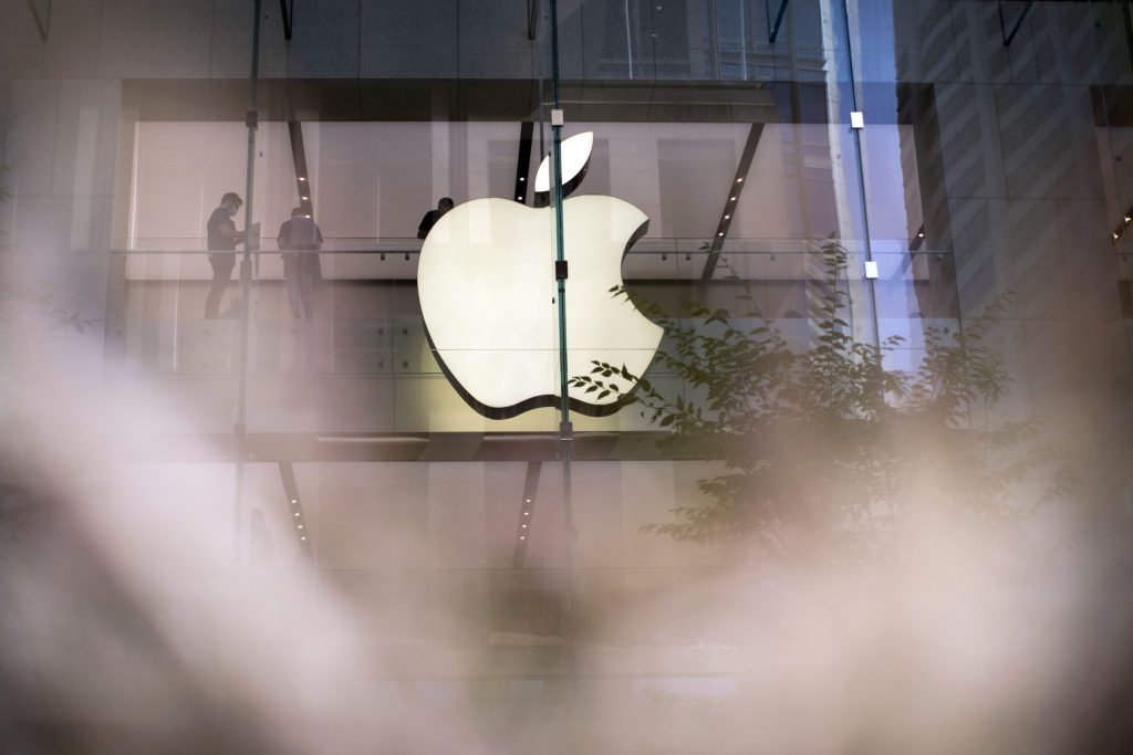 Apple investors face $340bn hole as woes mount - Vimarsana News