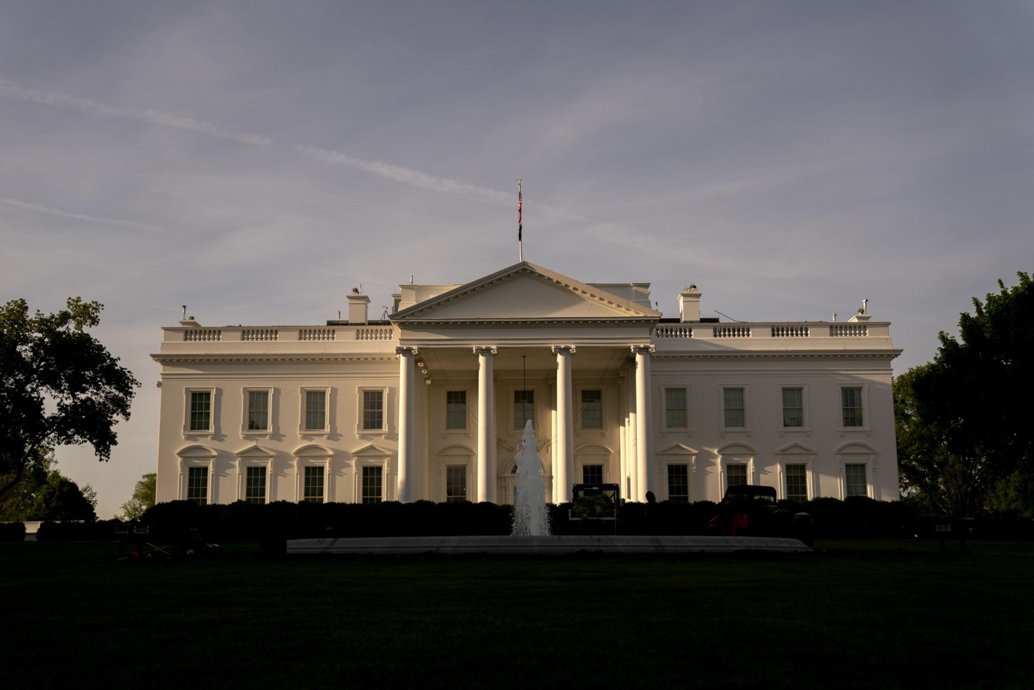 Judge rules news outlets can keep White House access for now