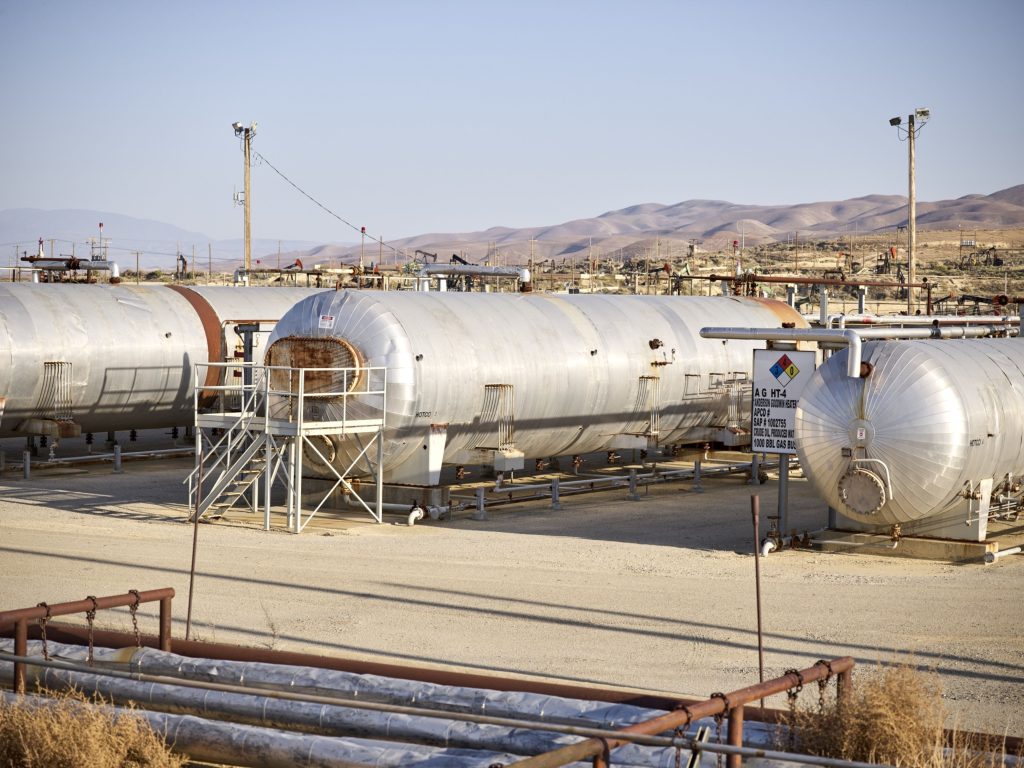 Oil dips as industry data points to hefty rise in US stockpiles - Moneyweb