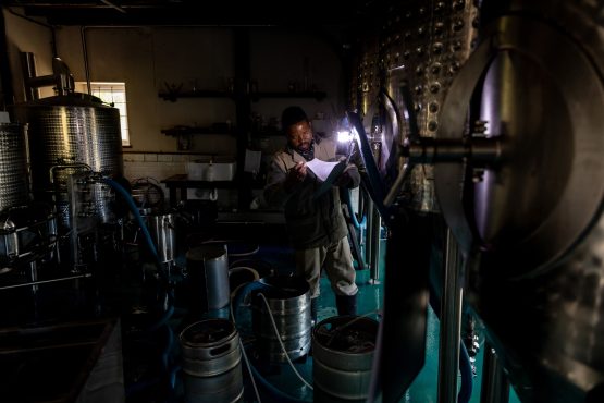 Based on claims data, insurance companies are suggesting a strong link between power cuts and property crime in wealthier areas. Image: AFP via Getty Images