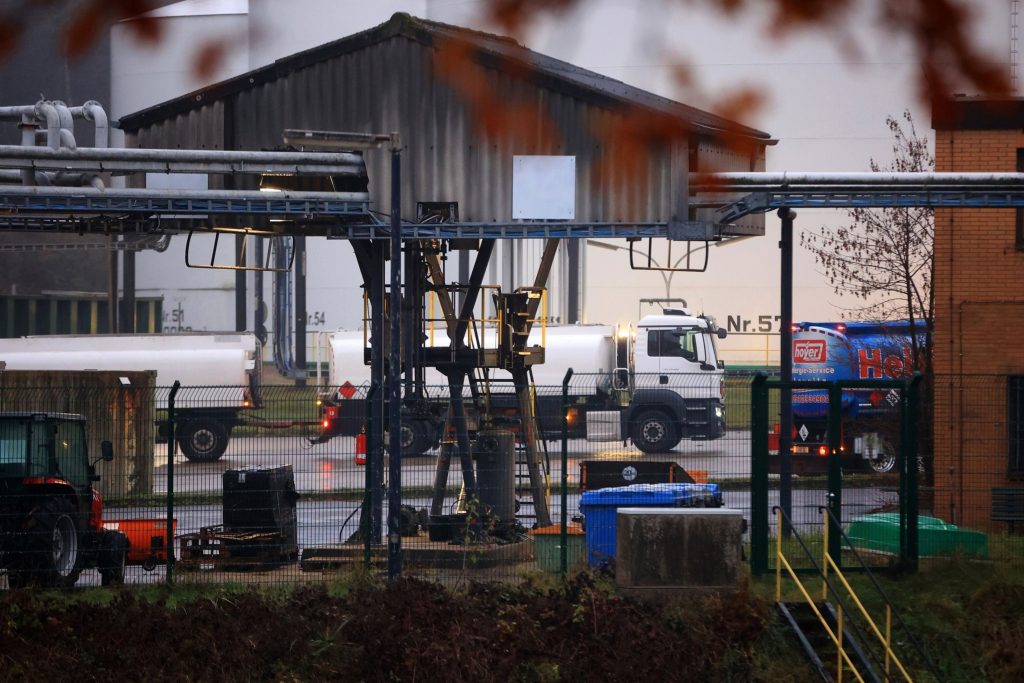 Oil steadies as optimism over China countered by Fed concerns - Vimarsana News