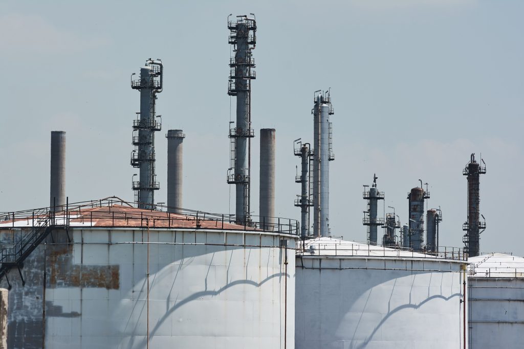 Oil drops on China's cautious growth goal as Fed concerns linger - Vimarsana News