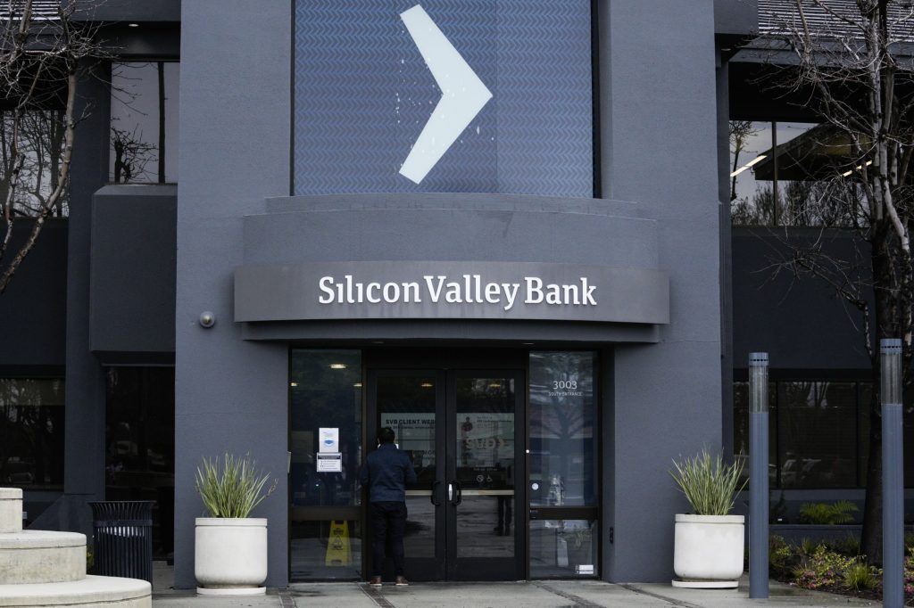As US banks topple, regulators face reckoning on week of mayhem - Vimarsana News