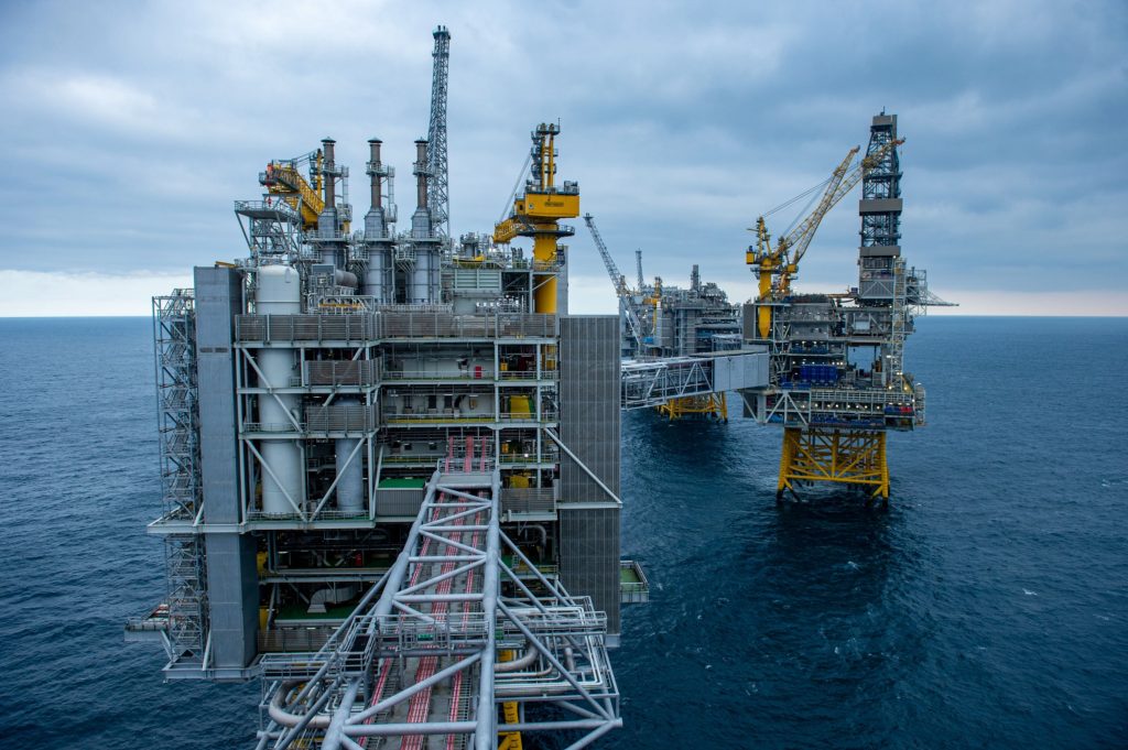 Oil's rout shows China demand hope no match for macro collapse - Vimarsana News