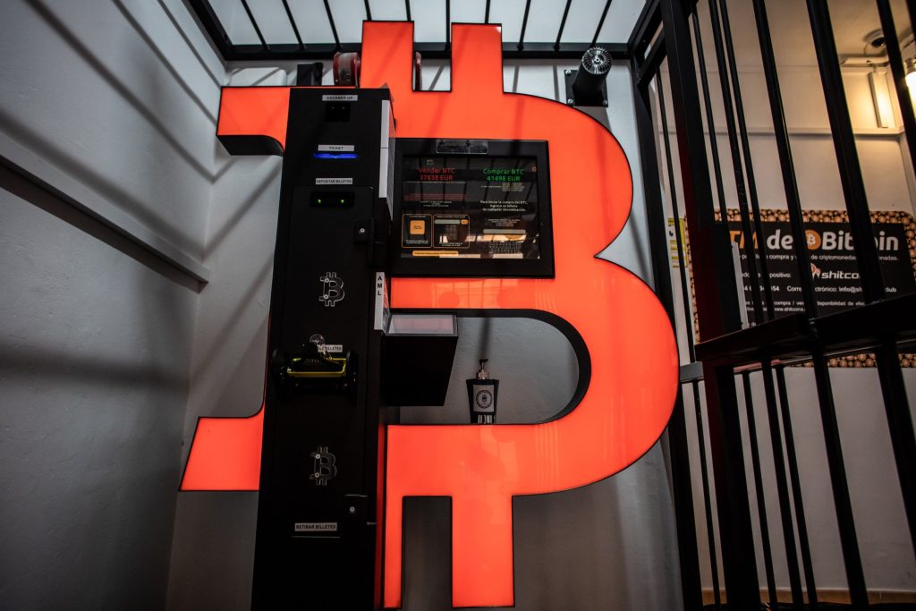 Bitcoin barrels past banking sector troubles toward one of its biggest weekly gains - Vimarsana News
