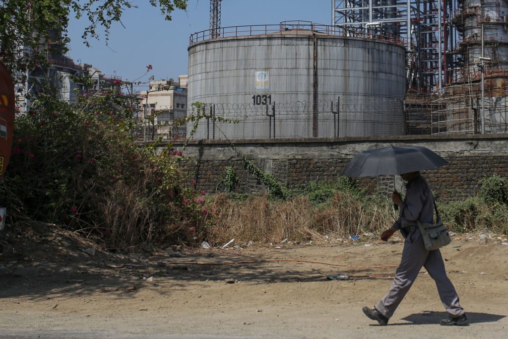 Oil extends rally as focus shifts from OPEC+ cut to inventories - Moneyweb