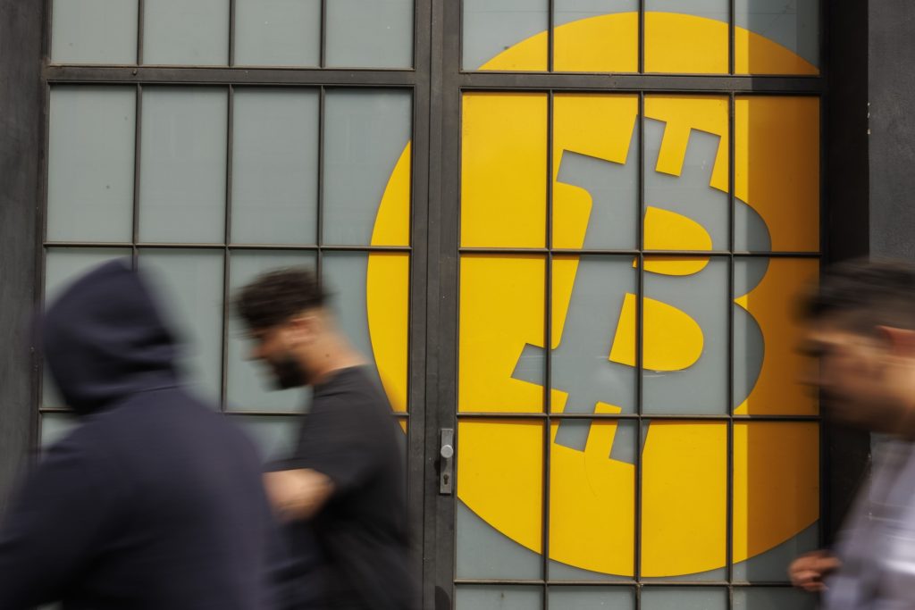 Bitcoin stumbles this week after $30 000 threshold fails to hold - Vimarsana News