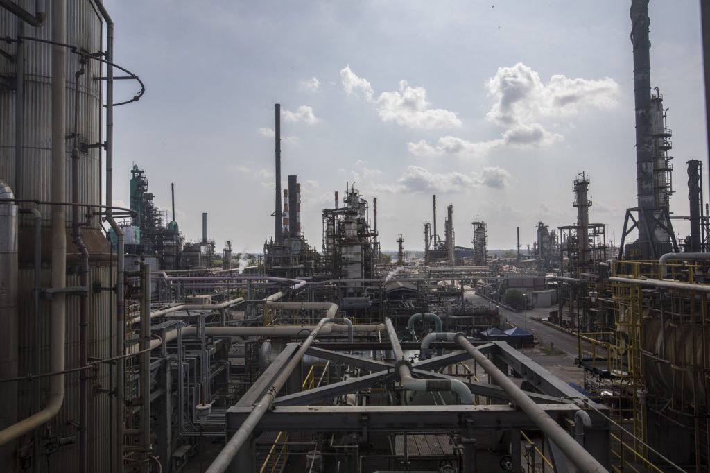 Oil edges higher after dropping on concerns over demand outlook - Moneyweb