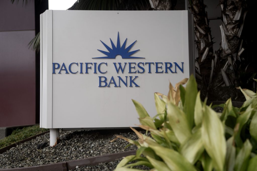 PacWest, Western Alliance sink as bank stocks' rout deepens - Vimarsana News