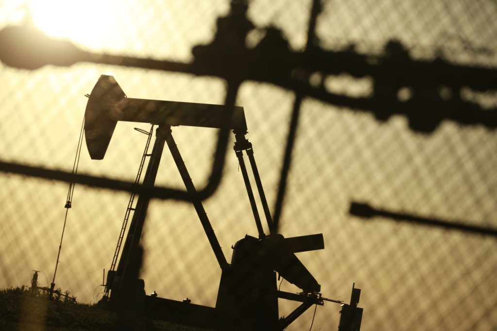 Oil pares weekly decline ahead of OPEC+ meeting on production - Vimarsana News