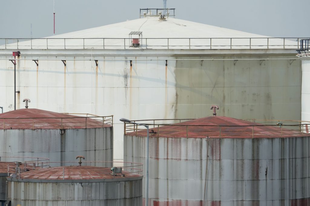 Oil swings with China's demand outlook and Fed remarks in focus - Vimarsana News
