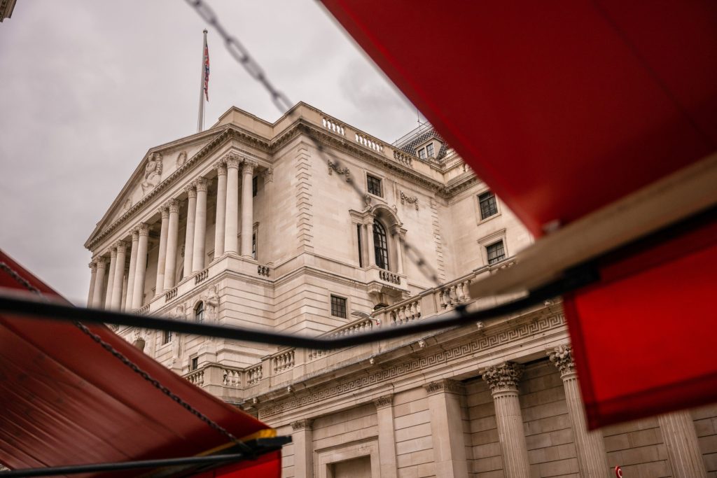 BOE set to tip UK into recession by year end, economists say - Vimarsana News