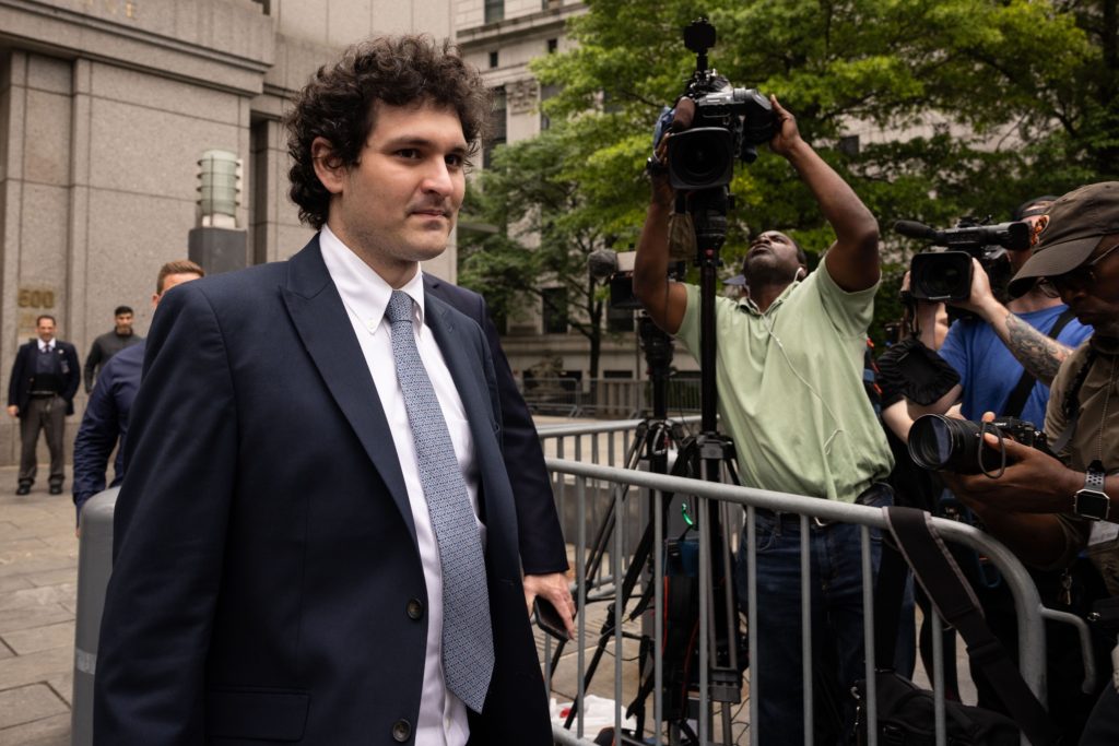 Sam Bankman-Fried agrees to gag order with bail status in jeopardy - Vimarsana News