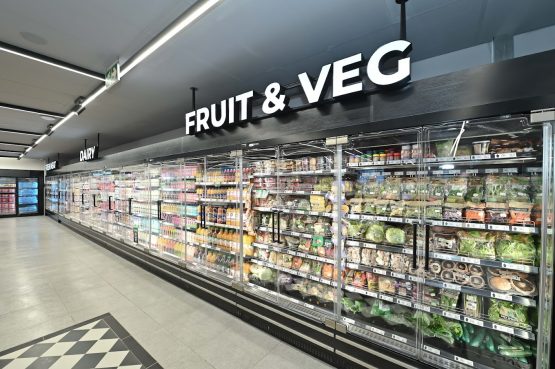 Les magasins proposent une gamme réduite d'épicerie avec des produits de la gamme de marques privées Checkers. Image : Fournie