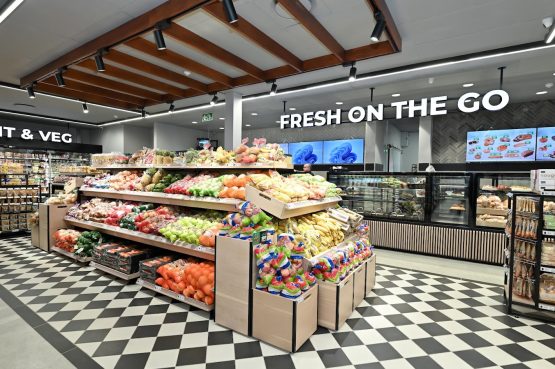Les magasins OK Urban proposent une offre de produits frais, y compris des plats préparés, du sushi et du café. Image : Fournie