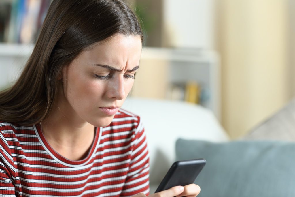 AI scam calls imitating familiar voices are a growing problem - Moneyweb