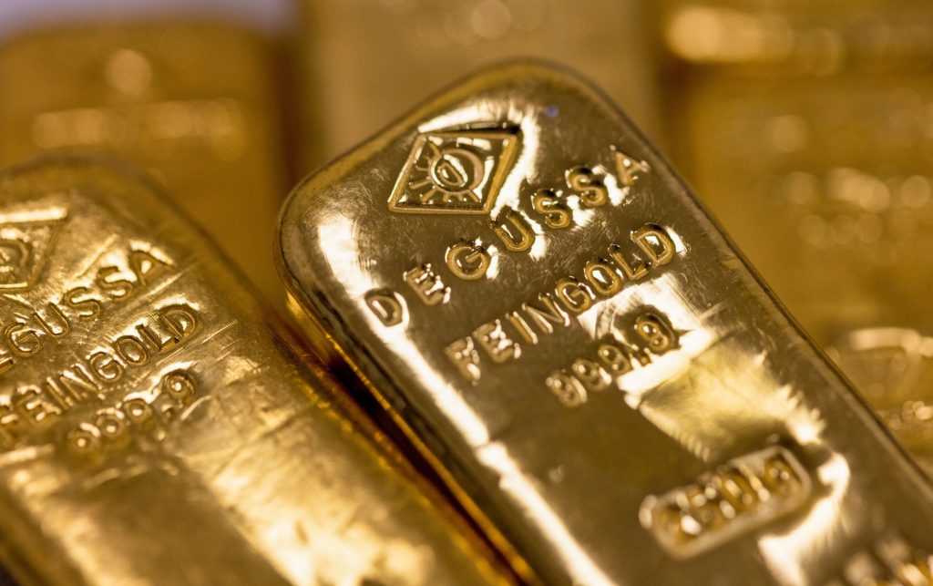 Zimbabwe central bank accumulates almost a ton of gold reserves - Vimarsana News