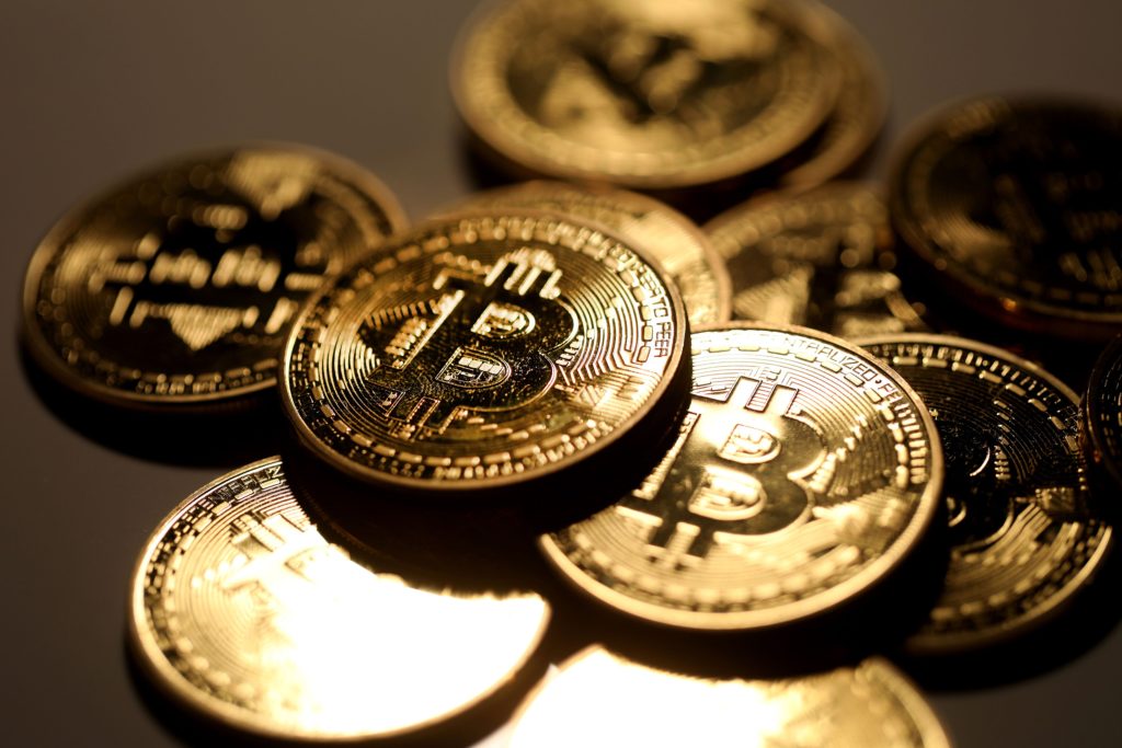 Bitcoin surges to R800k as investors 'flee to safety' - Vimarsana News