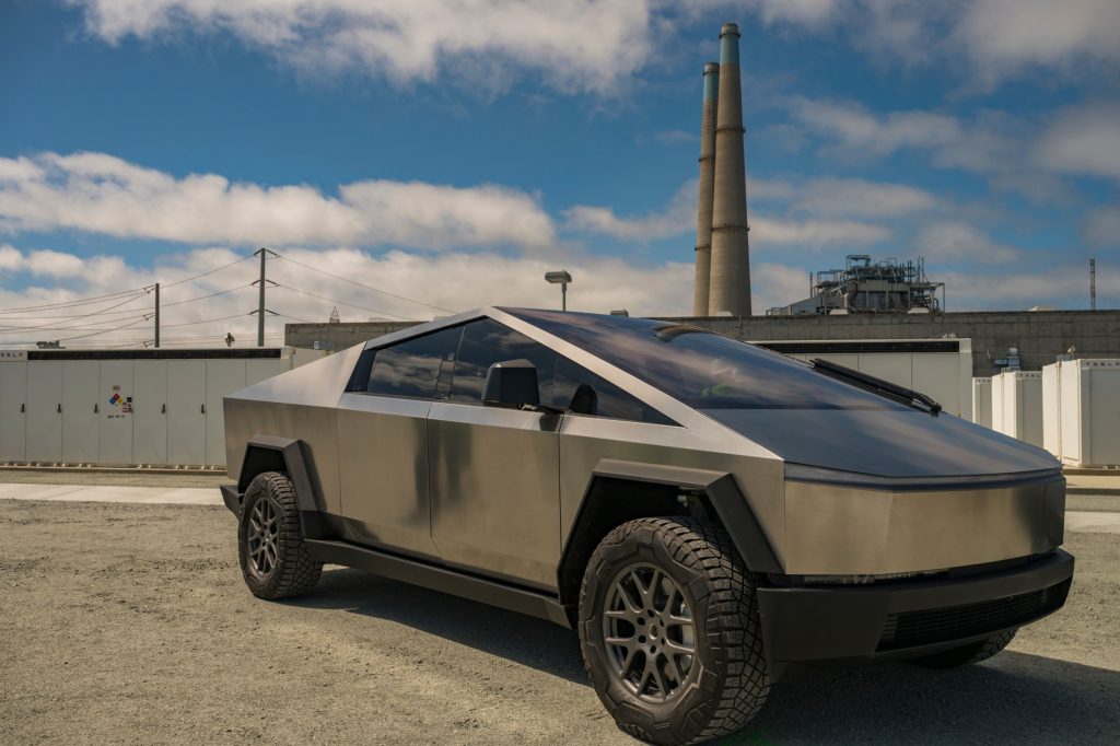 Tesla's runaway growth faces reality check in turbulent economy - Vimarsana News