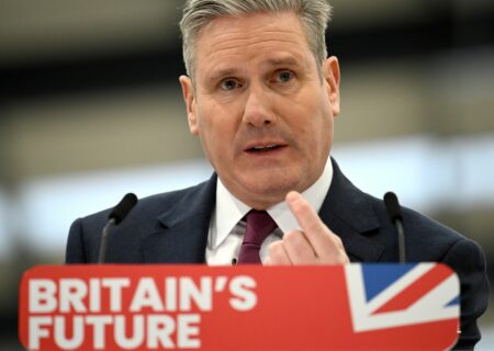 Starmer to confirm social media ban for UK teens ahead of G7