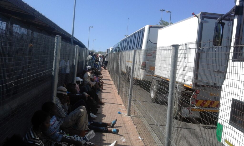 SA cracks down on Zim children entering country to visit parents - Vimarsana News