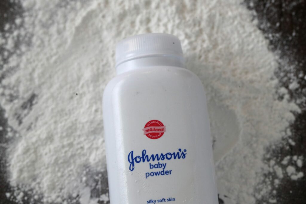 J&J to pay $700m to settle states' talc investigation - Vimarsana News