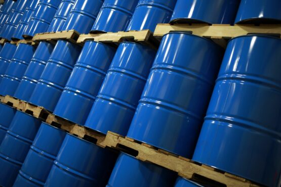 Oil steadies ahead of OPEC market outlook with war risks in view - Moneyweb