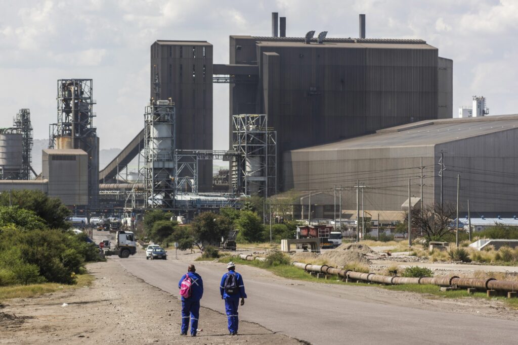 Amplats weighs cutting 3700 jobs after metal prices slump - Vimarsana News