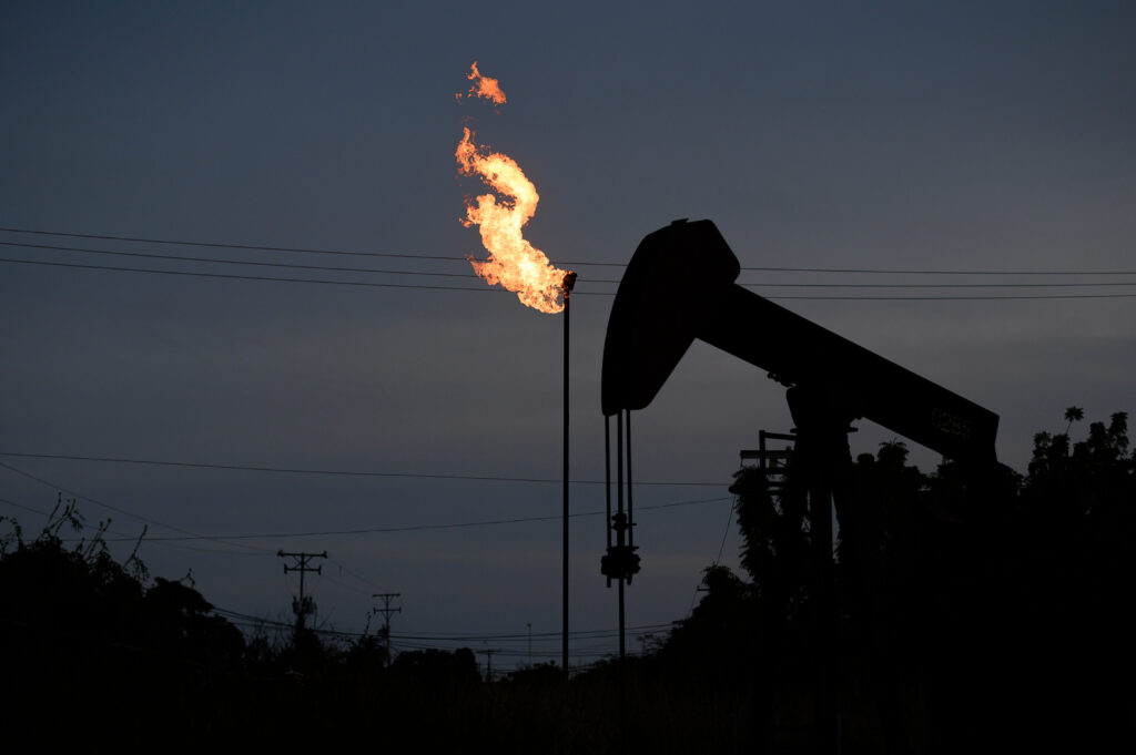 Oil extends advance as shrinking US crude stockpiles buoy mood - Moneyweb